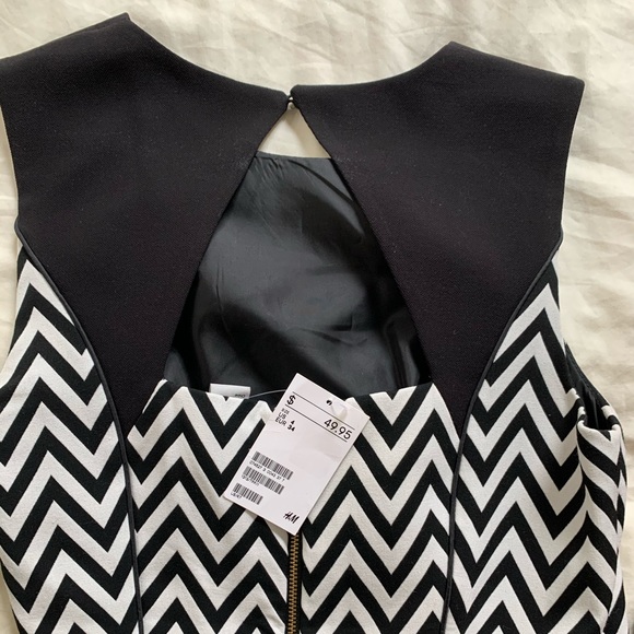 Modern geometric print dress - Picture 3 of 8